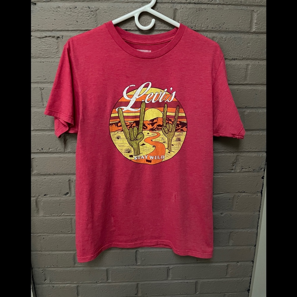 Levi’s “Stay Wild “ T-shirt M
